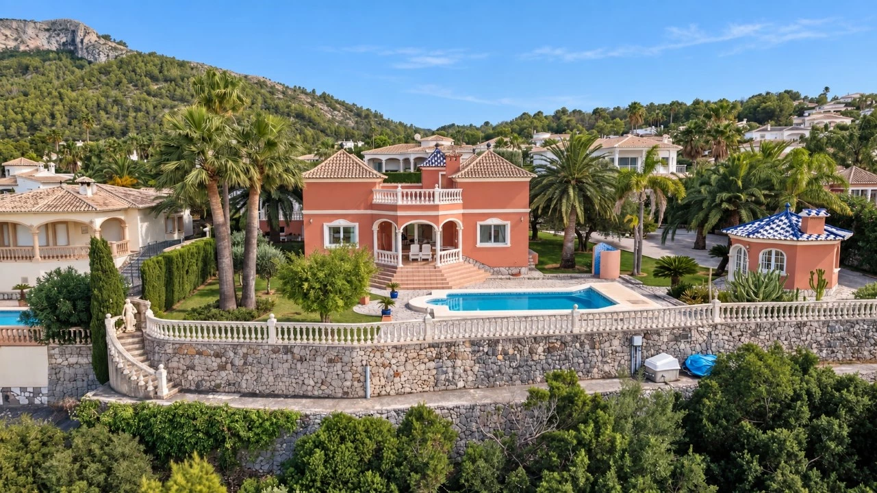Traditional mansion for sale in Denia with seaview