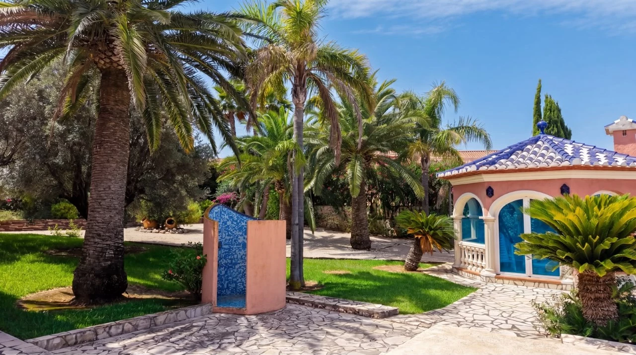Traditional mansion for sale in Denia with seaview