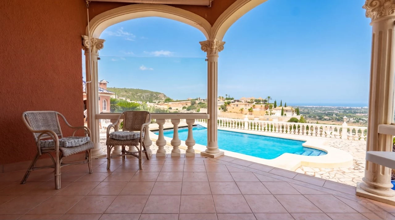 Traditional mansion for sale in Denia with seaview