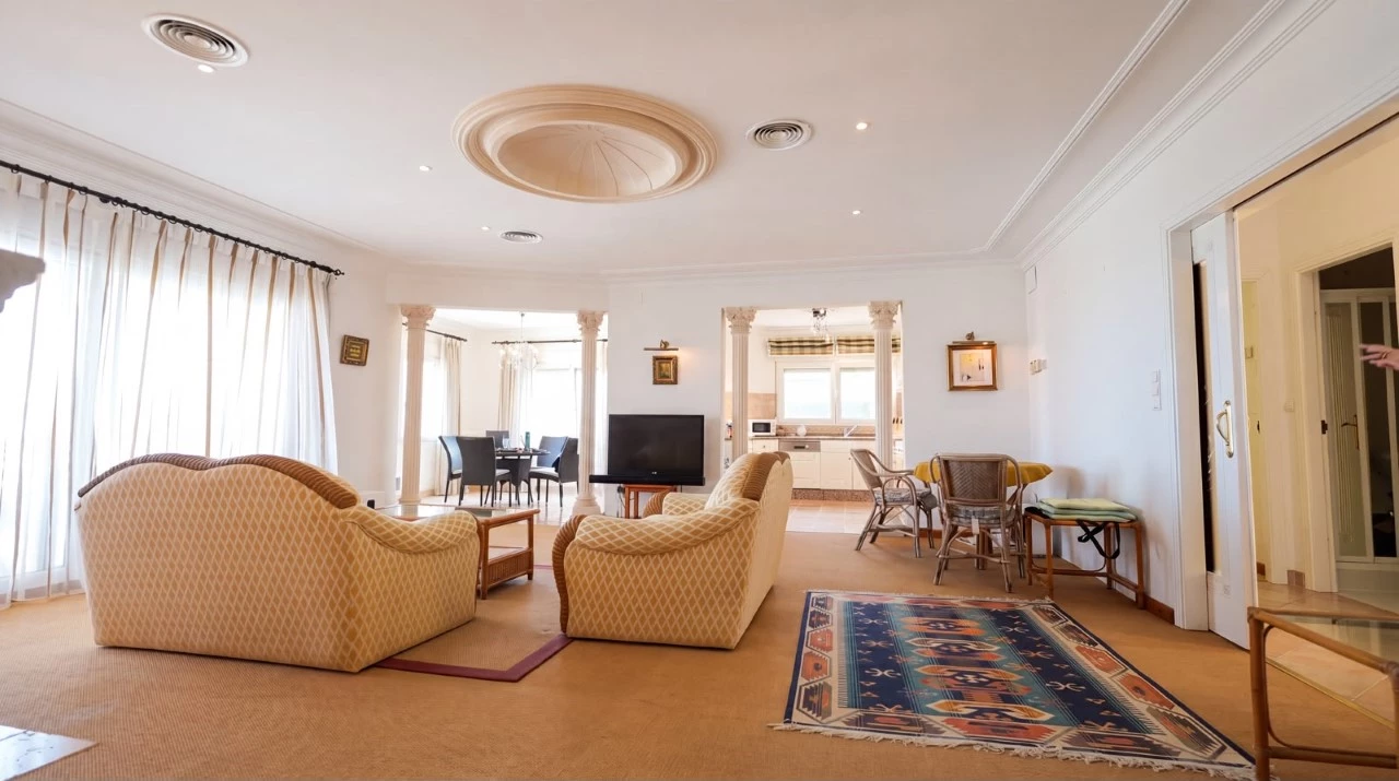 Traditional mansion for sale in Denia with seaview