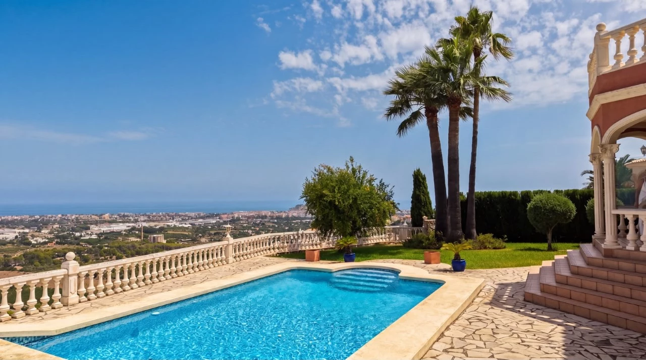 3 bedroom mansion for sale in Denia with sea view