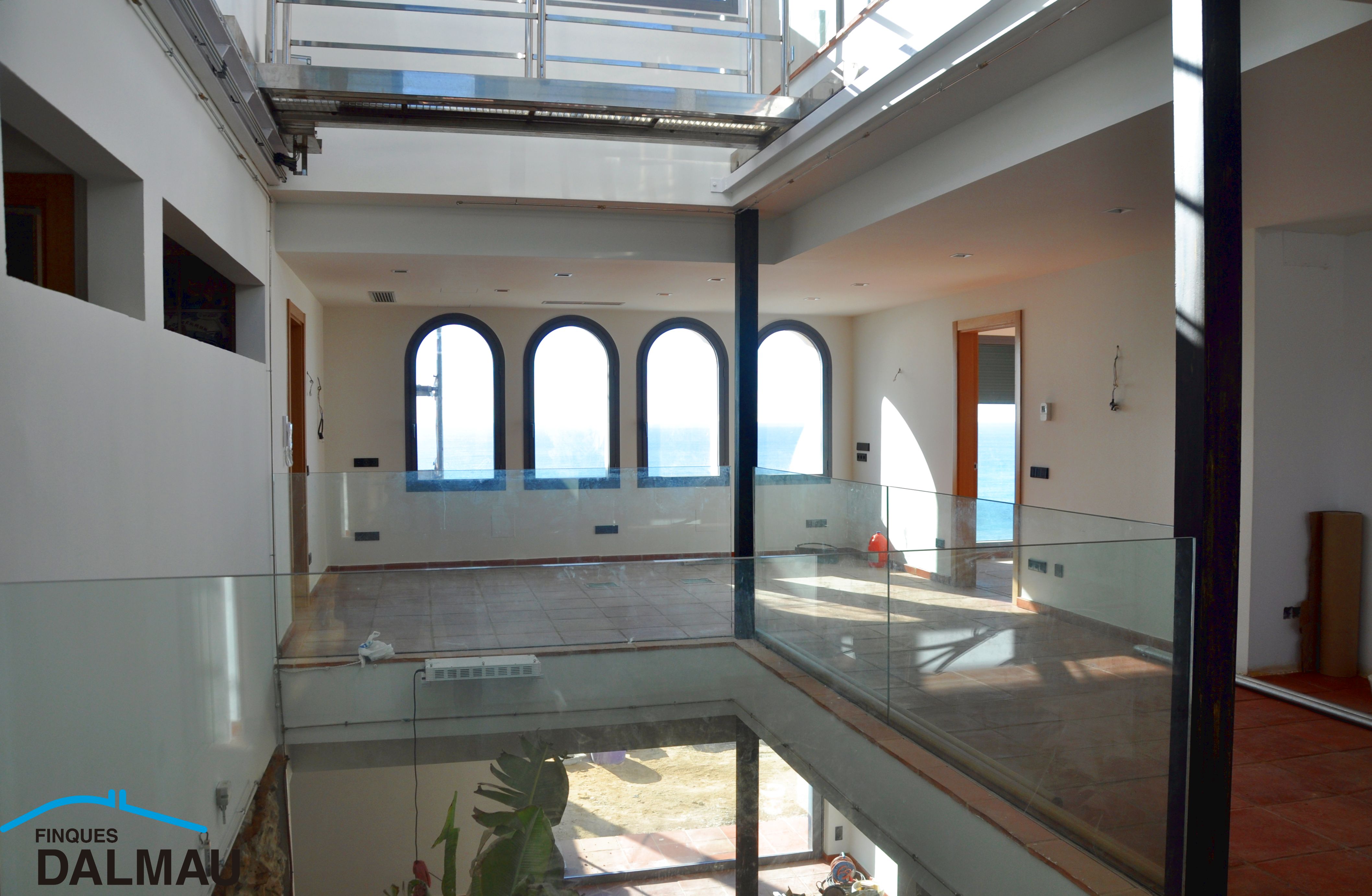 FABULOUS MEDITERRANEAN STYLE VILLA ON THE COAST OF BARCELONA