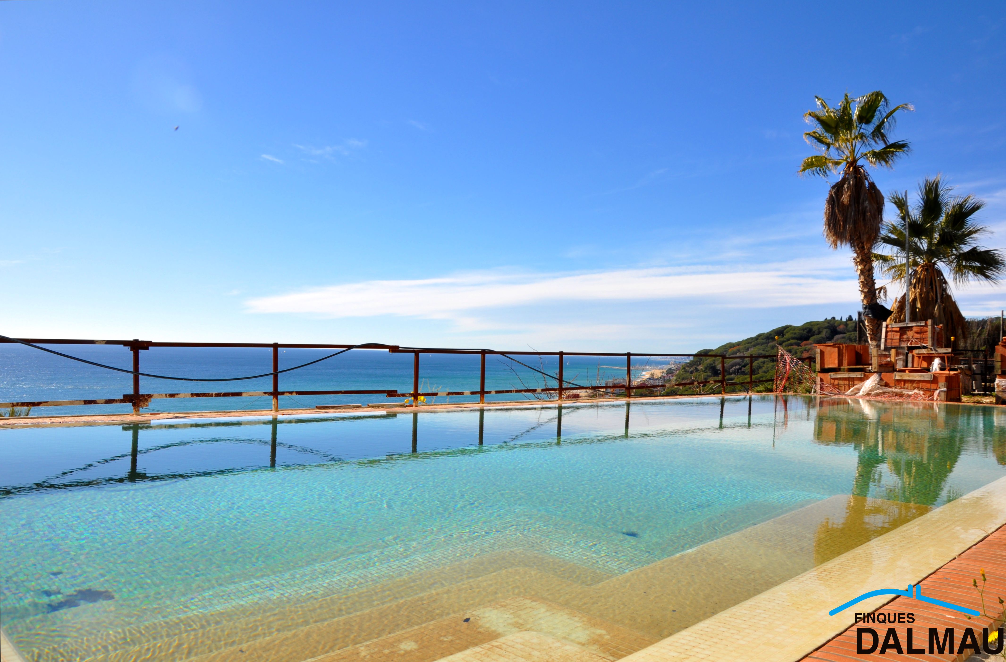 FABULOUS MEDITERRANEAN STYLE VILLA ON THE COAST OF BARCELONA