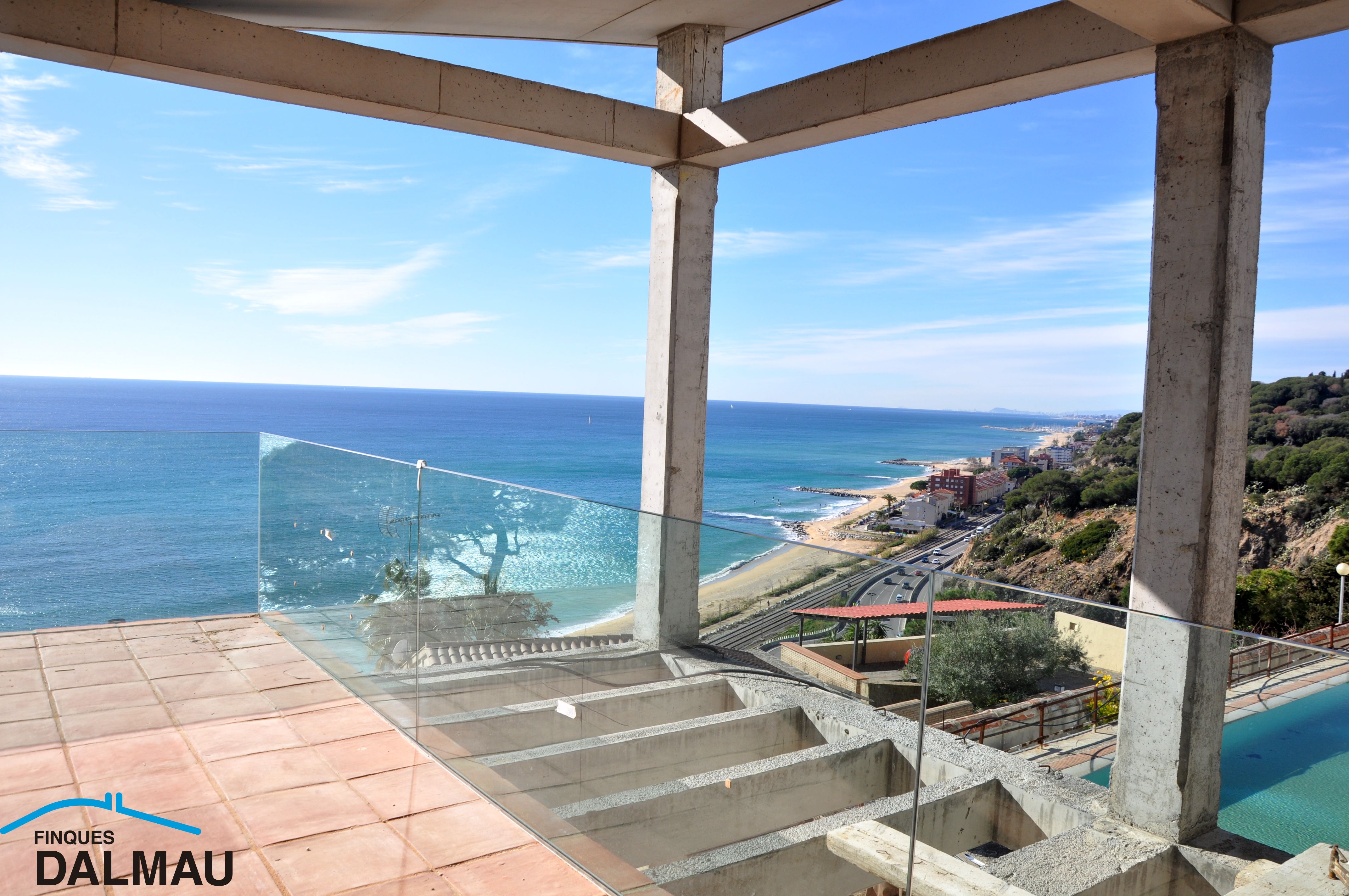 FABULOUS MEDITERRANEAN STYLE VILLA ON THE COAST OF BARCELONA