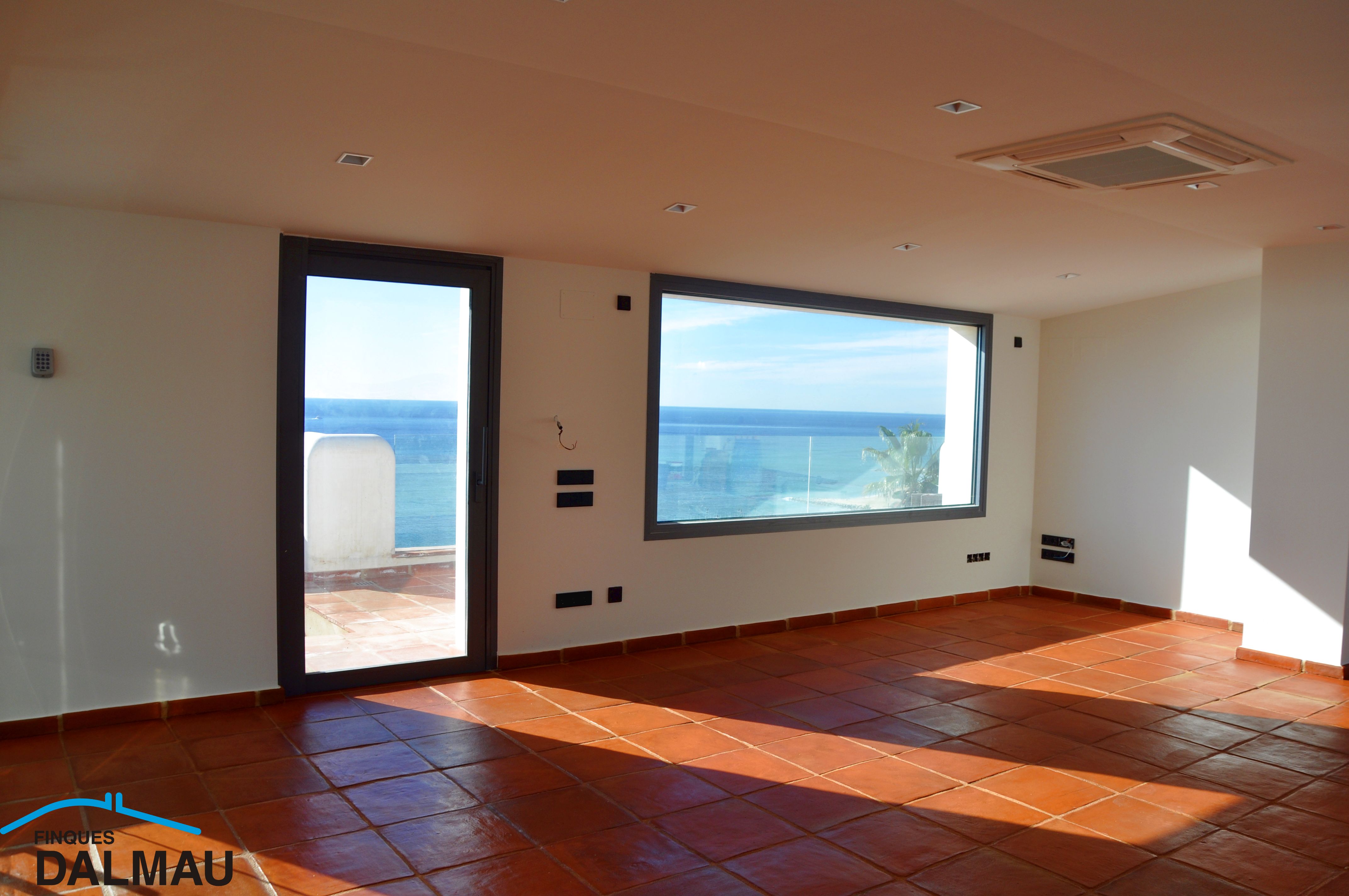 FABULOUS MEDITERRANEAN STYLE VILLA ON THE COAST OF BARCELONA