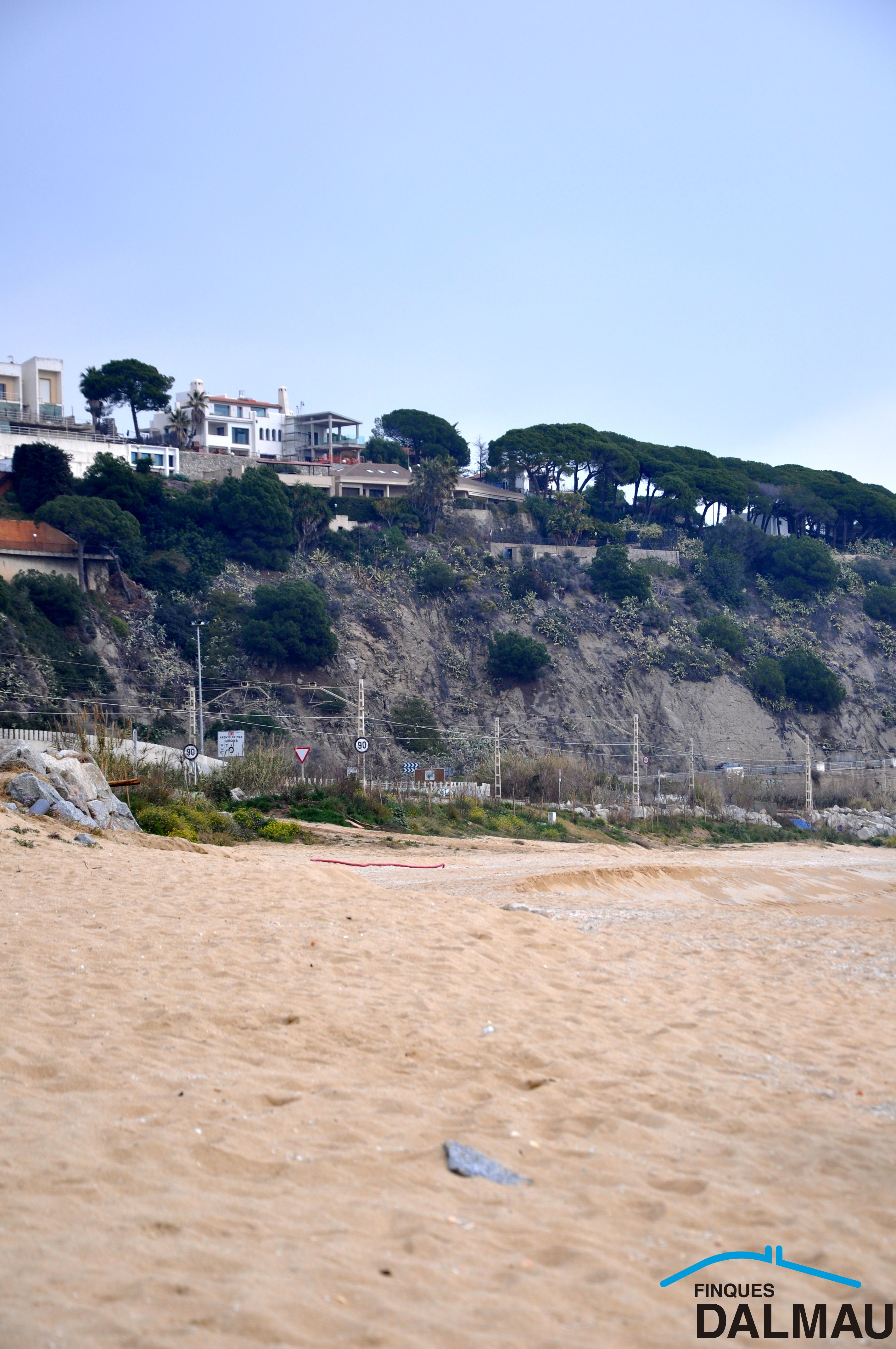 FABULOUS MEDITERRANEAN STYLE VILLA ON THE COAST OF BARCELONA