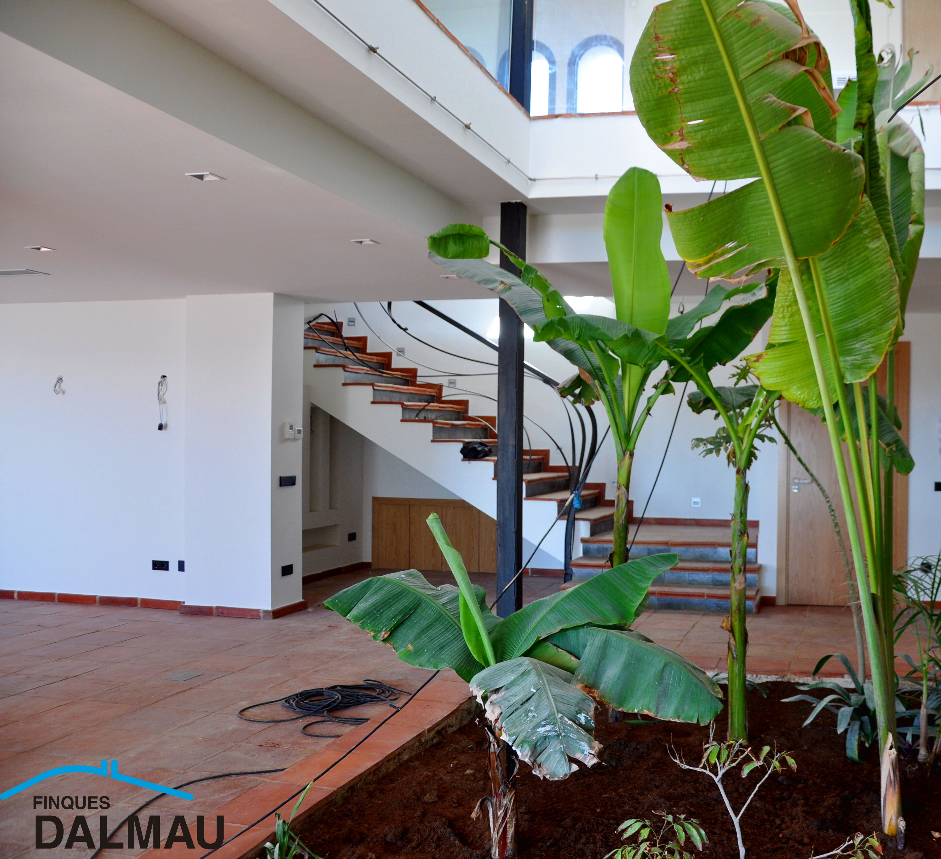 FABULOUS MEDITERRANEAN STYLE VILLA ON THE COAST OF BARCELONA