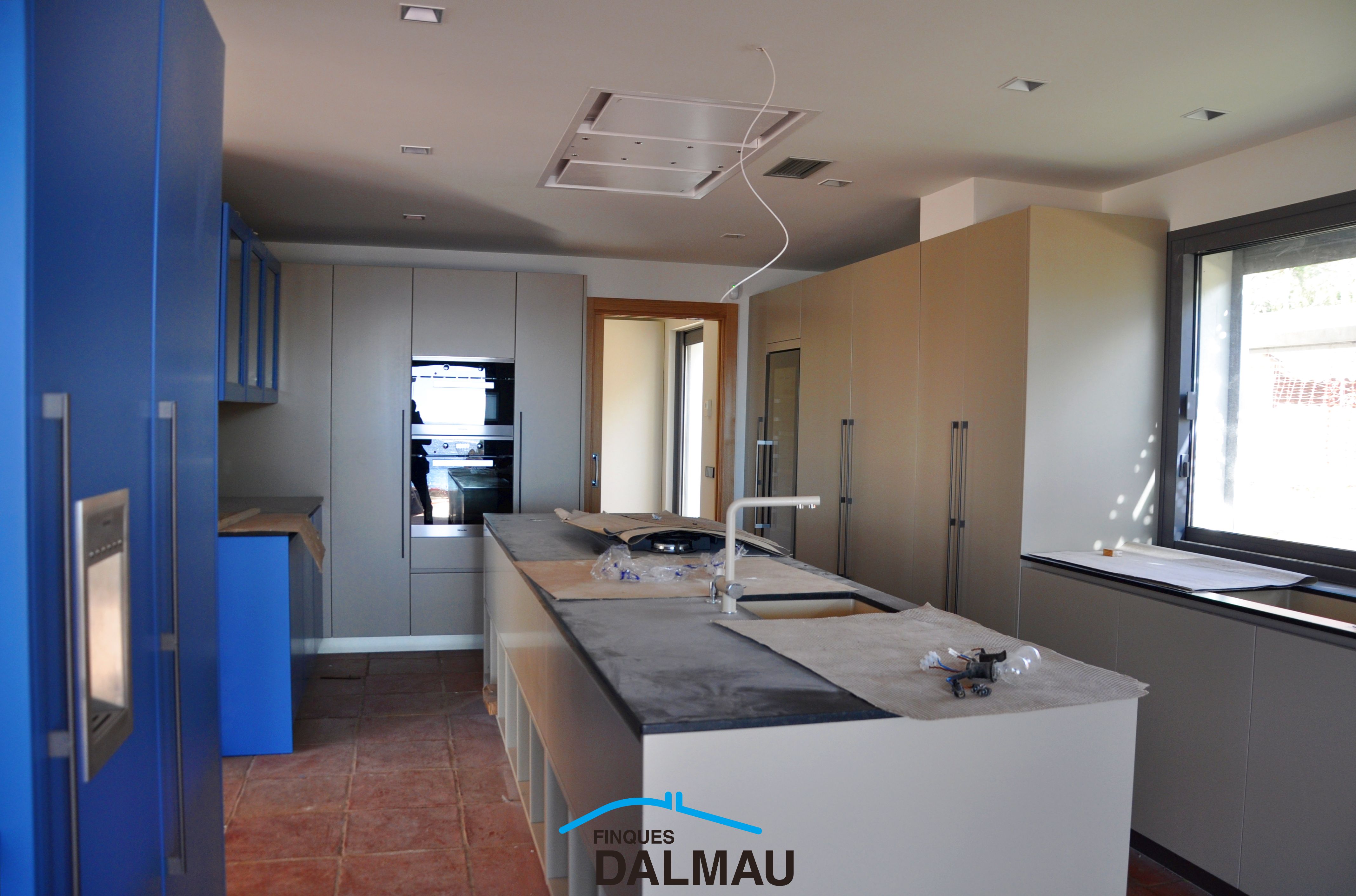 FABULOUS MEDITERRANEAN STYLE VILLA ON THE COAST OF BARCELONA