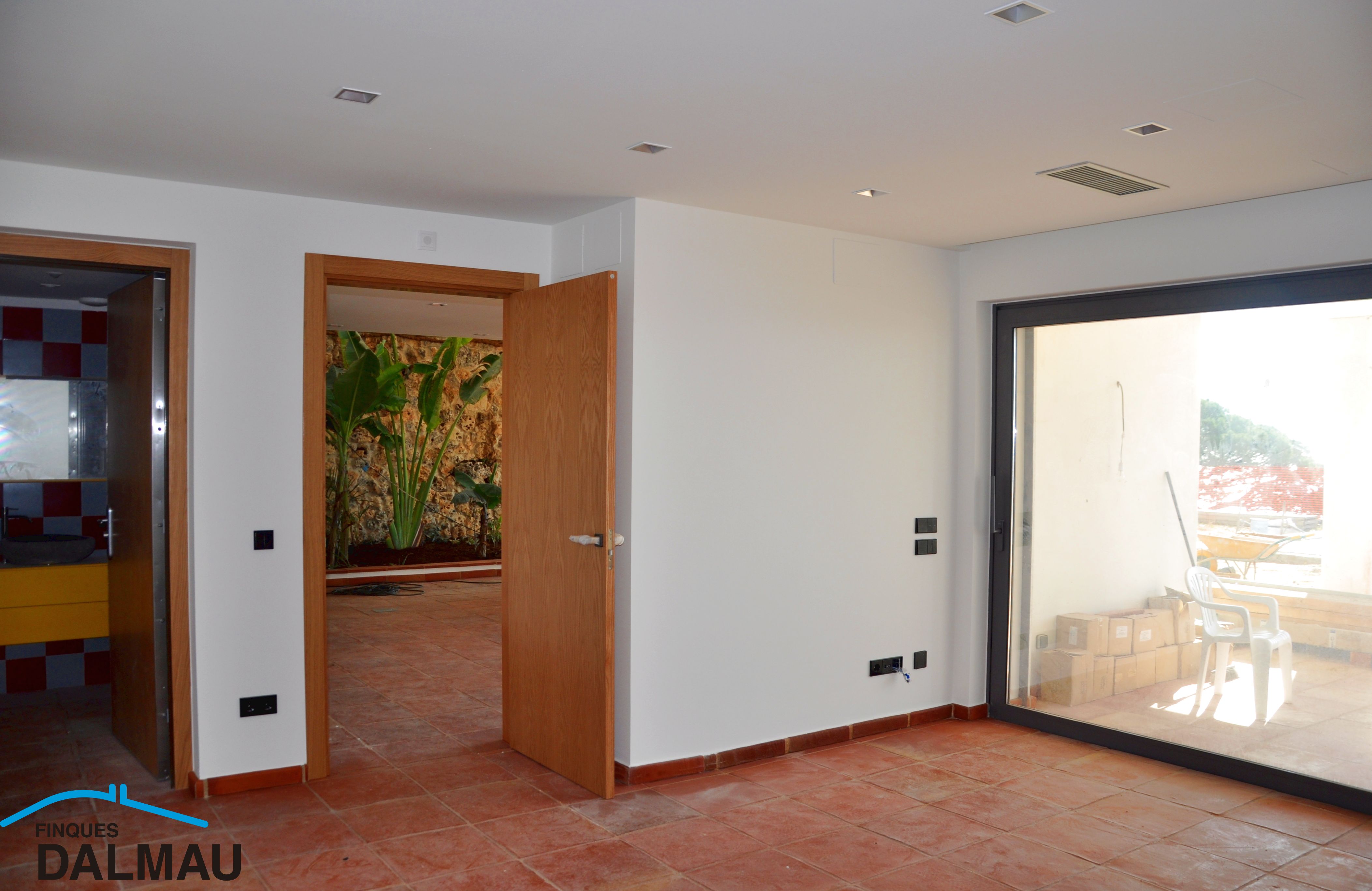 FABULOUS MEDITERRANEAN STYLE VILLA ON THE COAST OF BARCELONA