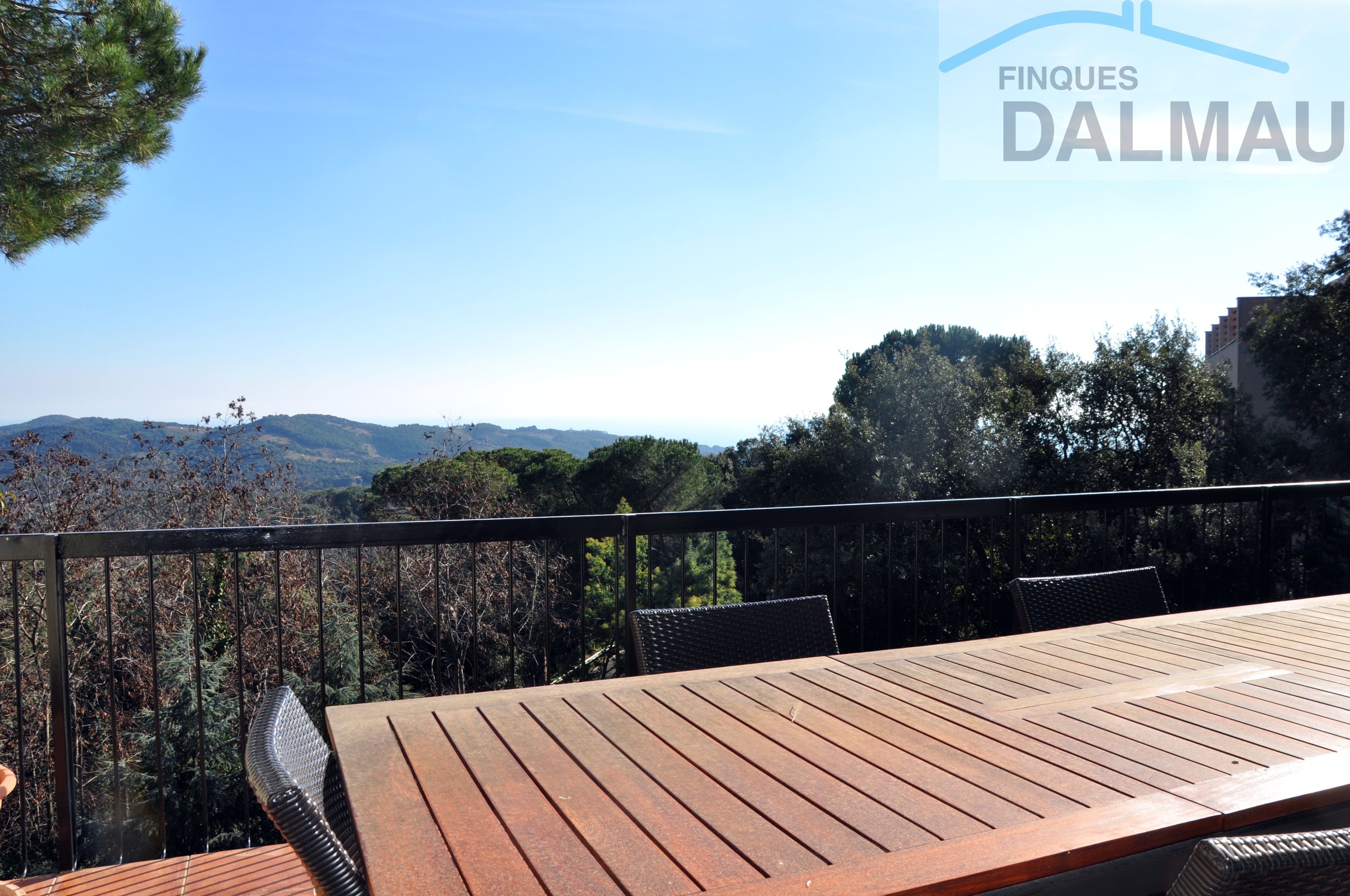 NICE HOUSE ON A HILL NEXT TO THE BEACH