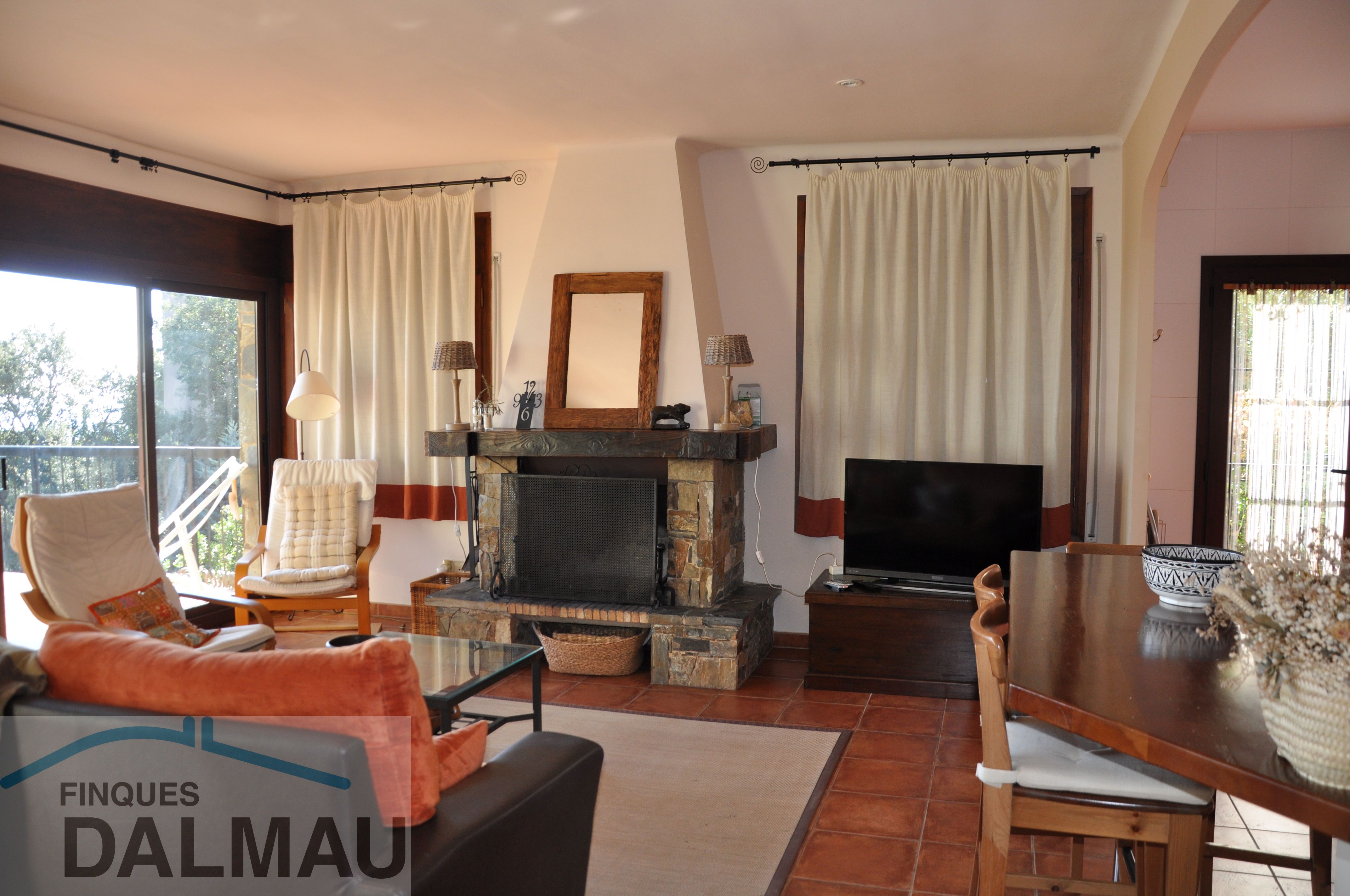 NICE HOUSE ON A HILL NEXT TO THE BEACH