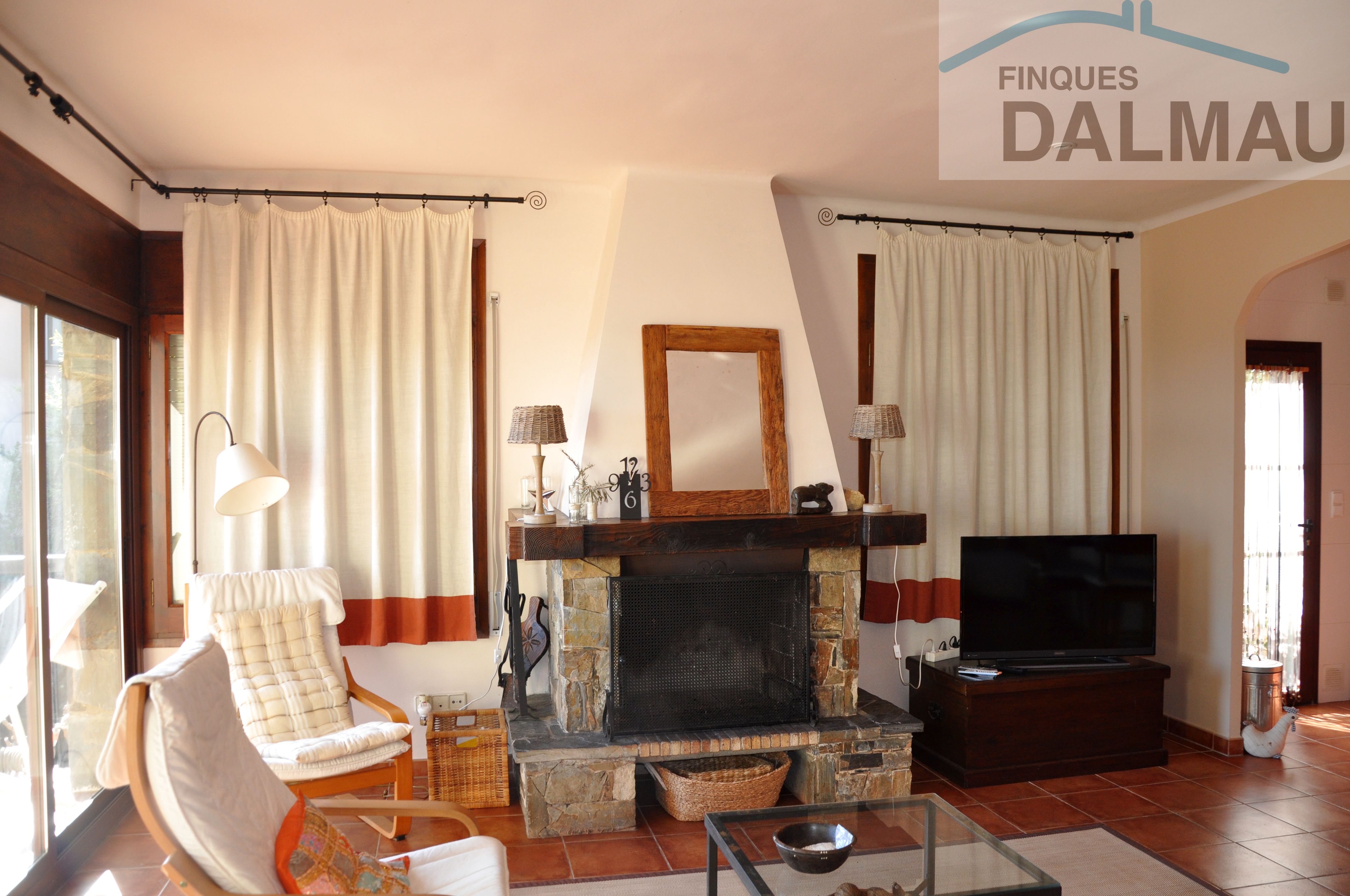 NICE HOUSE ON A HILL NEXT TO THE BEACH