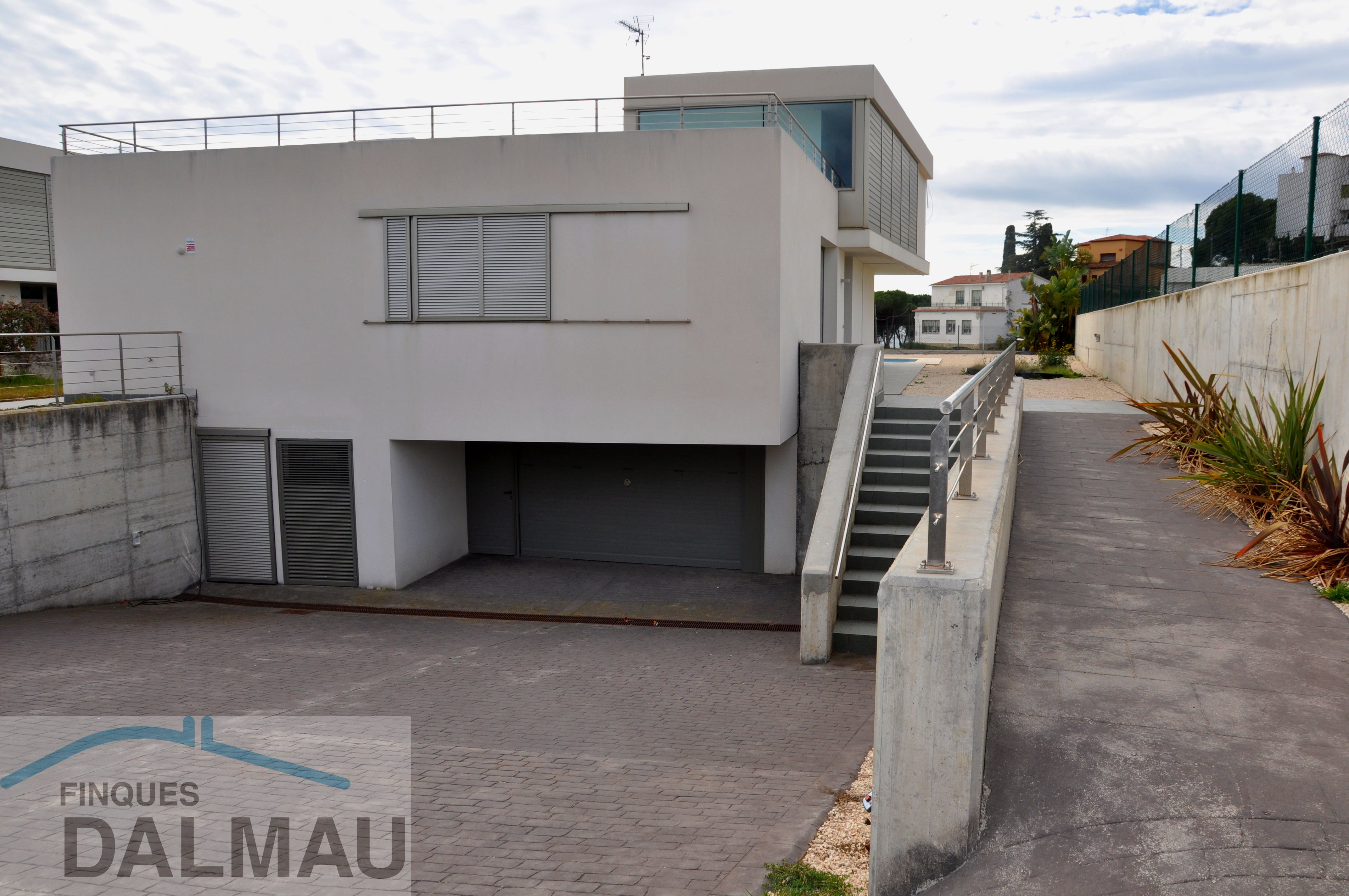 DESSIGN HOUSE WITH AMAZING VIEWS NEXT TO BARCELONA