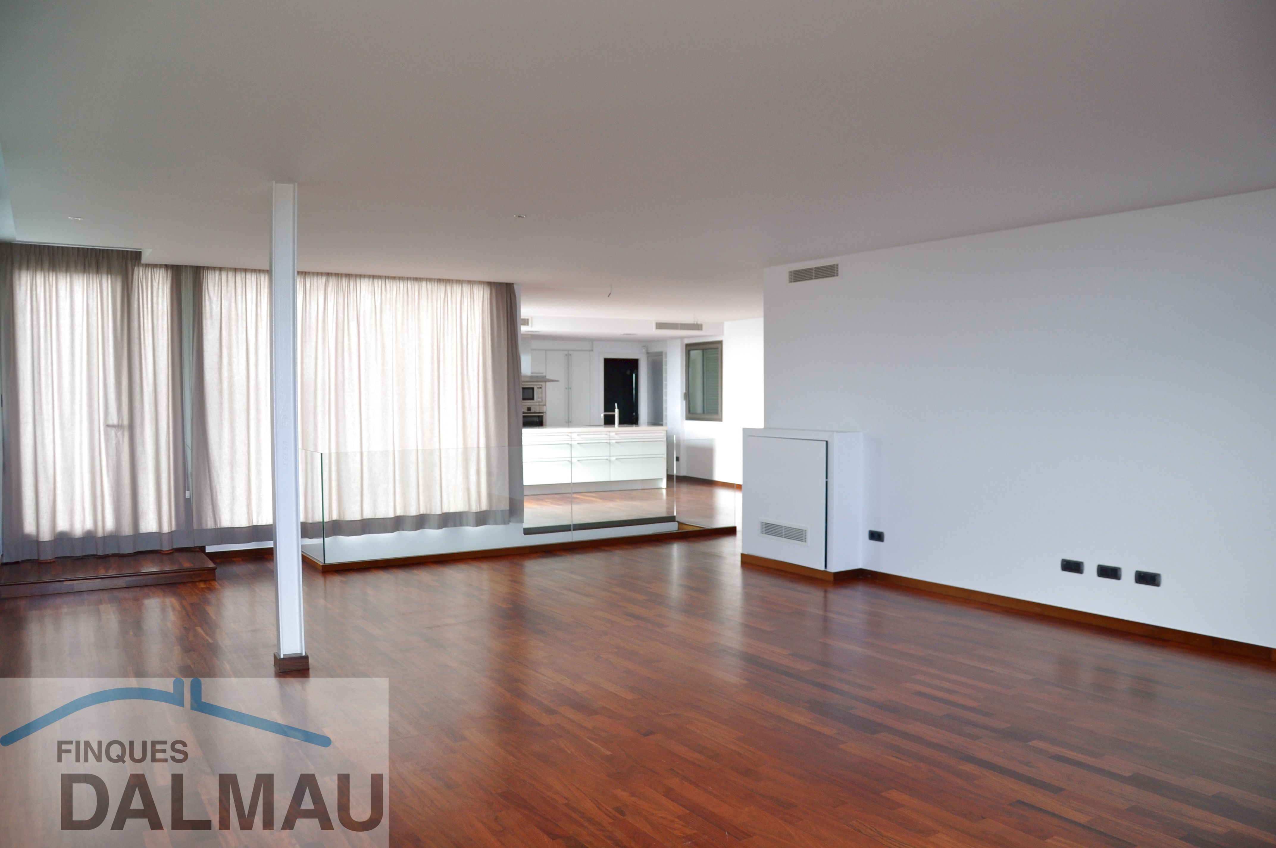 DESSIGN HOUSE WITH AMAZING VIEWS NEXT TO BARCELONA