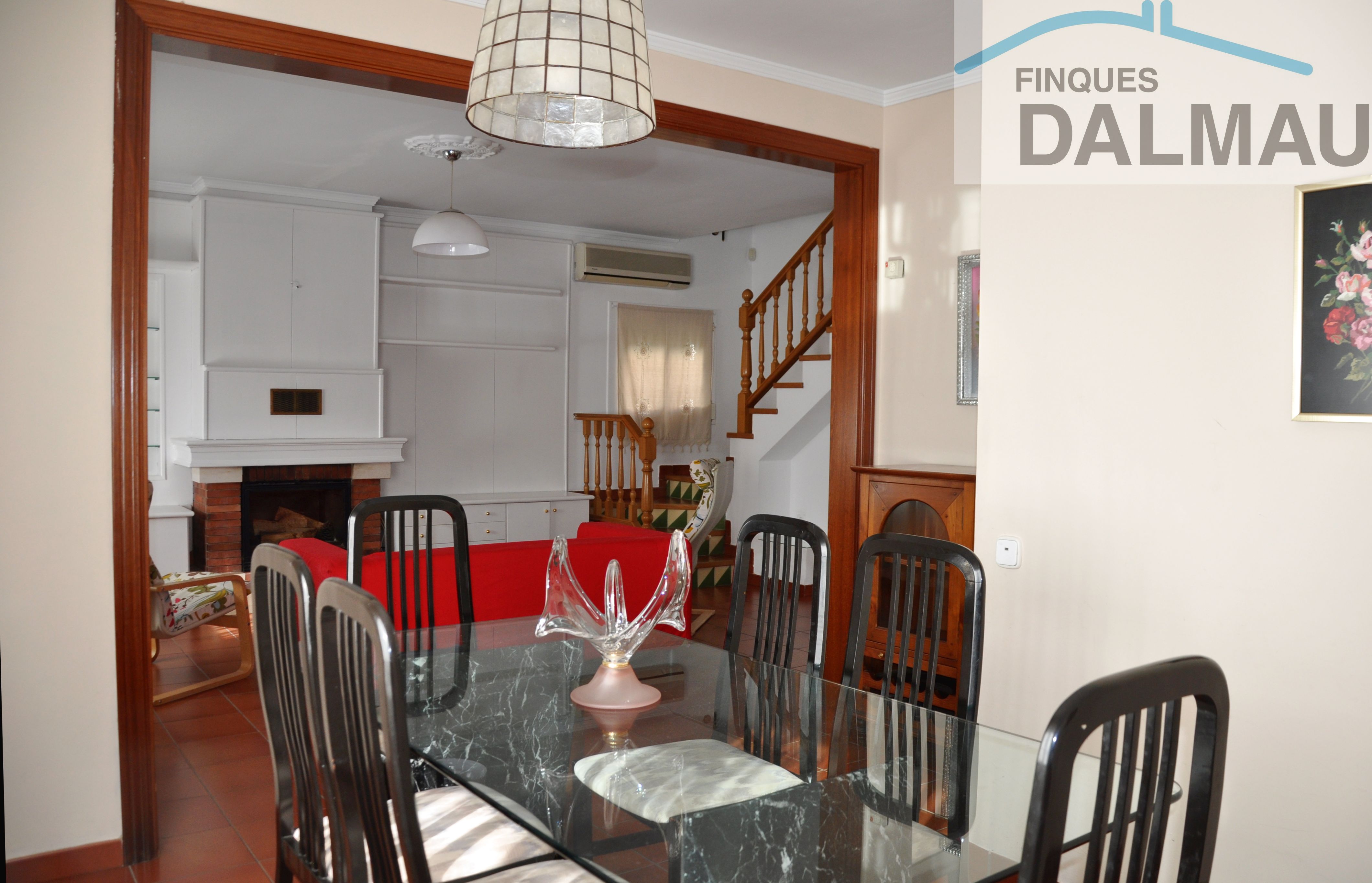 HOUSE WITH SEA VIEWS AND SWIMMING POOL, IN PERFECT STATE.