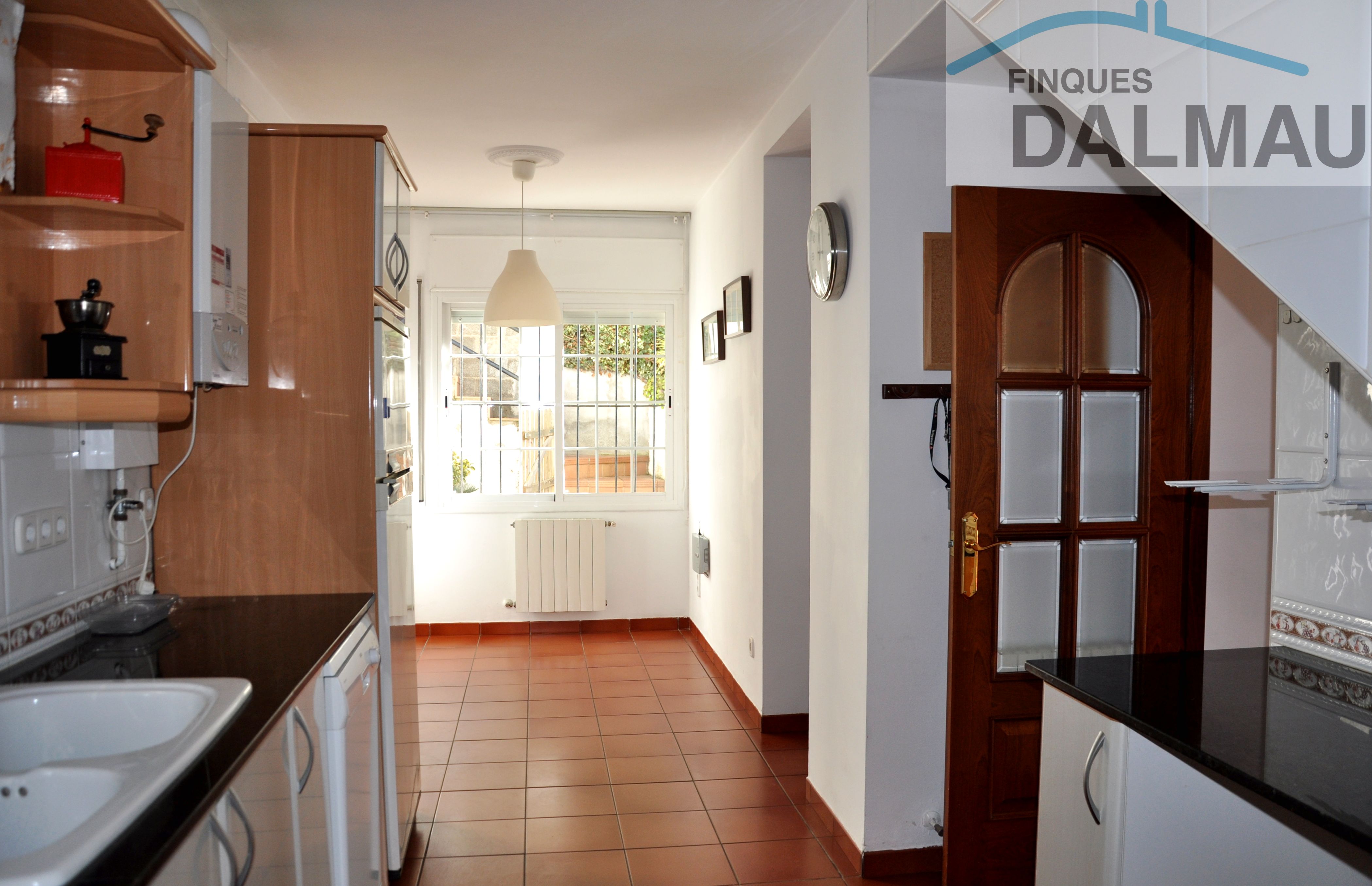 HOUSE WITH SEA VIEWS AND SWIMMING POOL, IN PERFECT STATE.