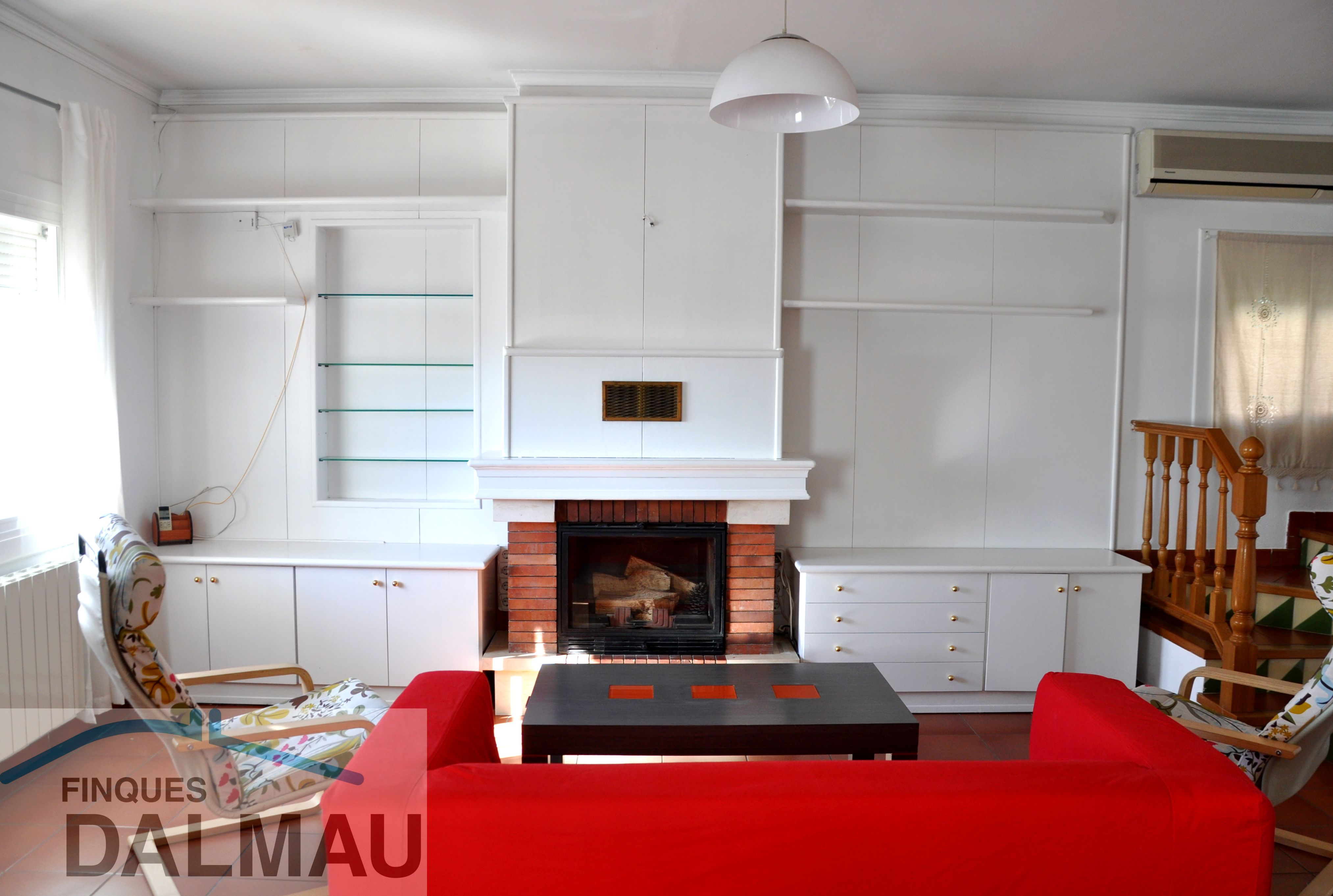 HOUSE WITH SEA VIEWS AND SWIMMING POOL, IN PERFECT STATE.