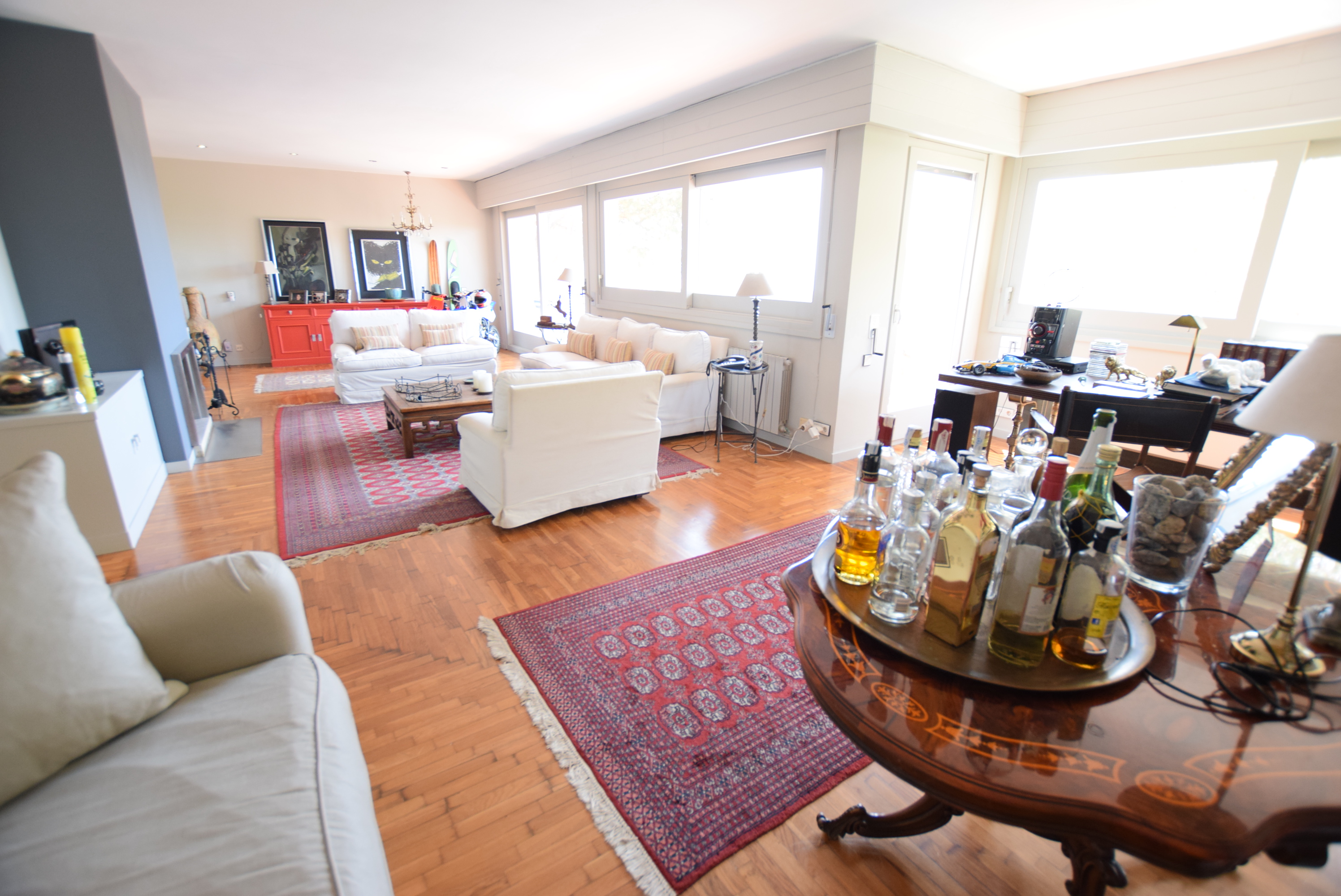 Casa con vistas al mar y al puerto.