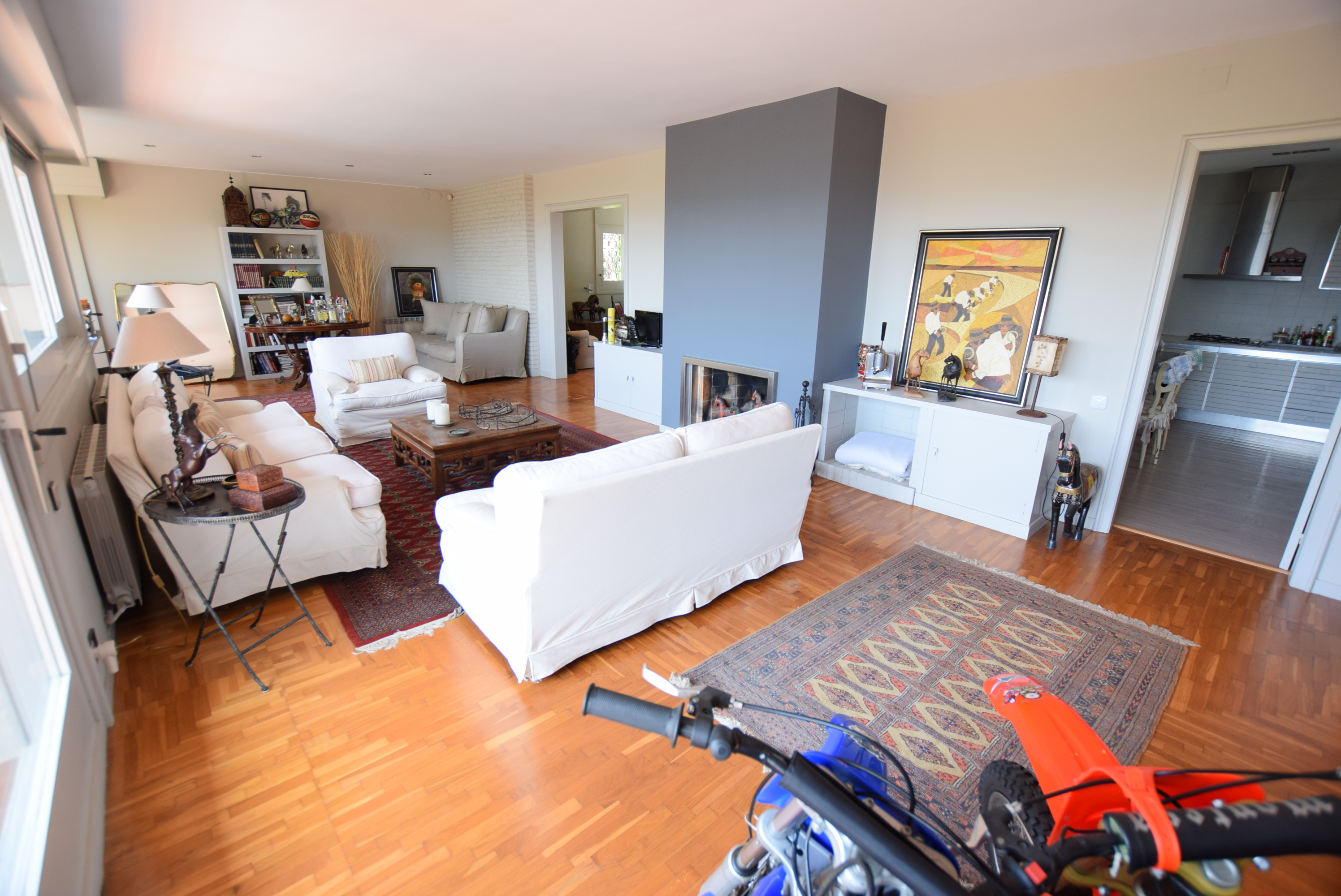 Casa con vistas al mar y al puerto.