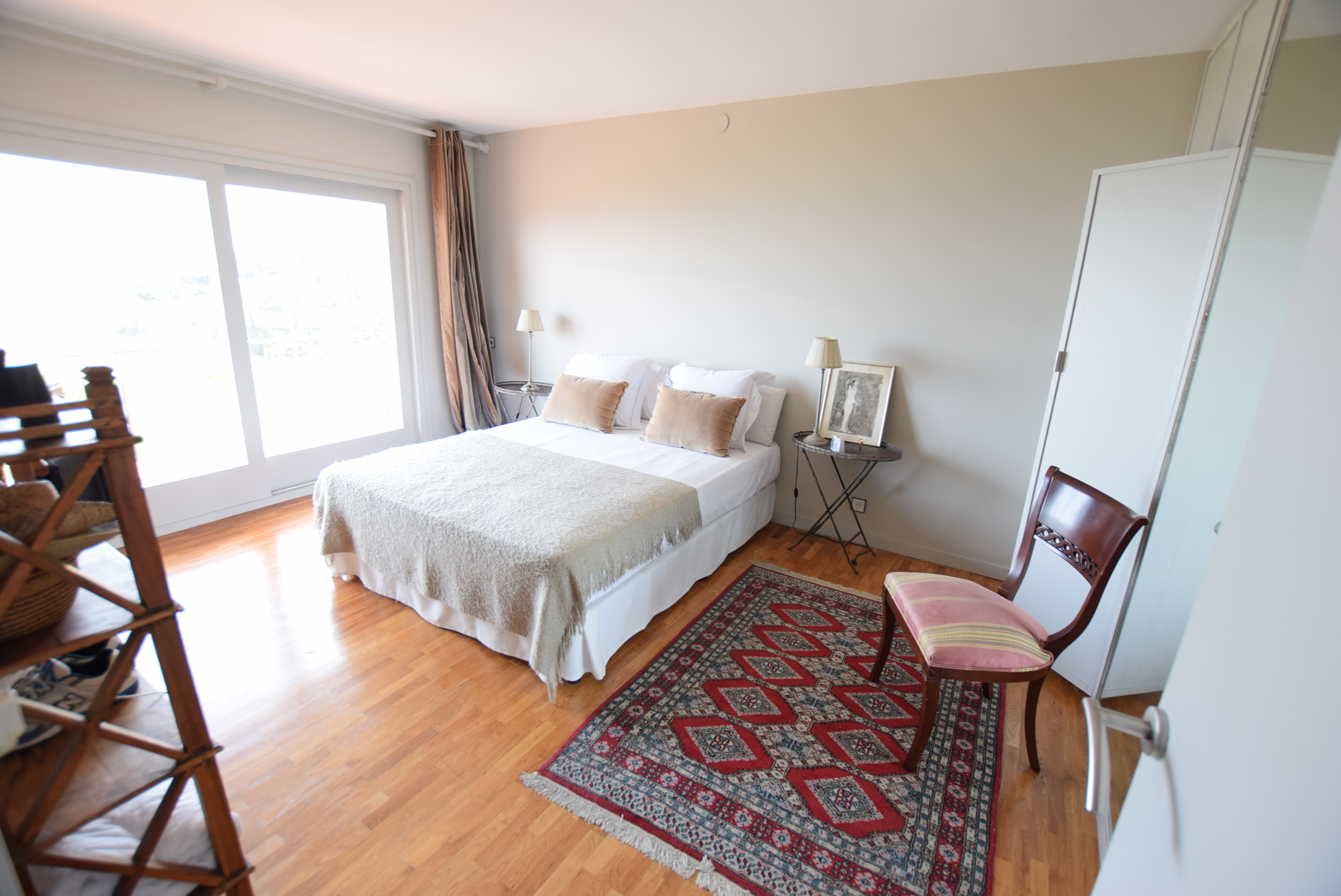 Casa con vistas al mar y al puerto.