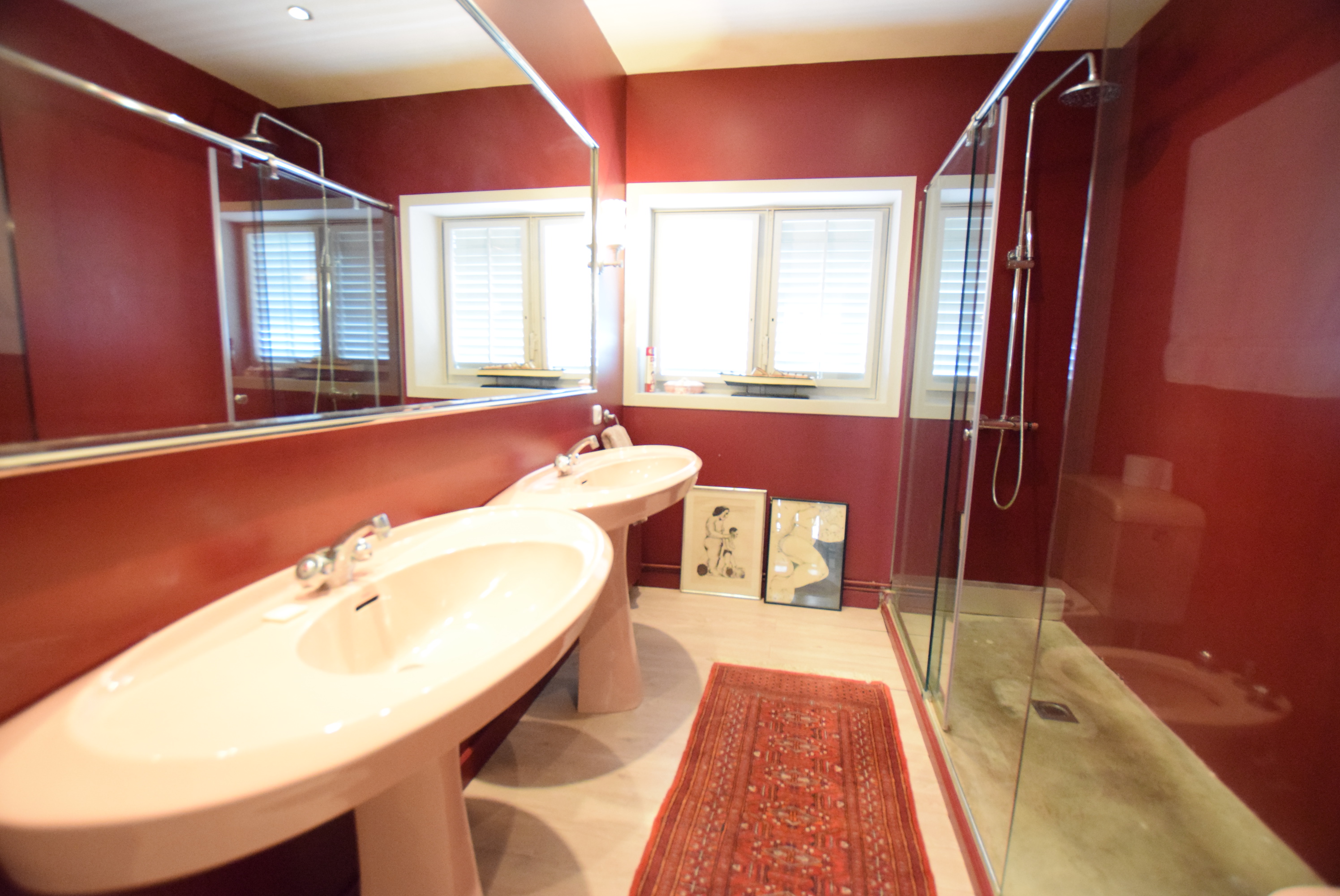 Casa con vistas al mar y al puerto.