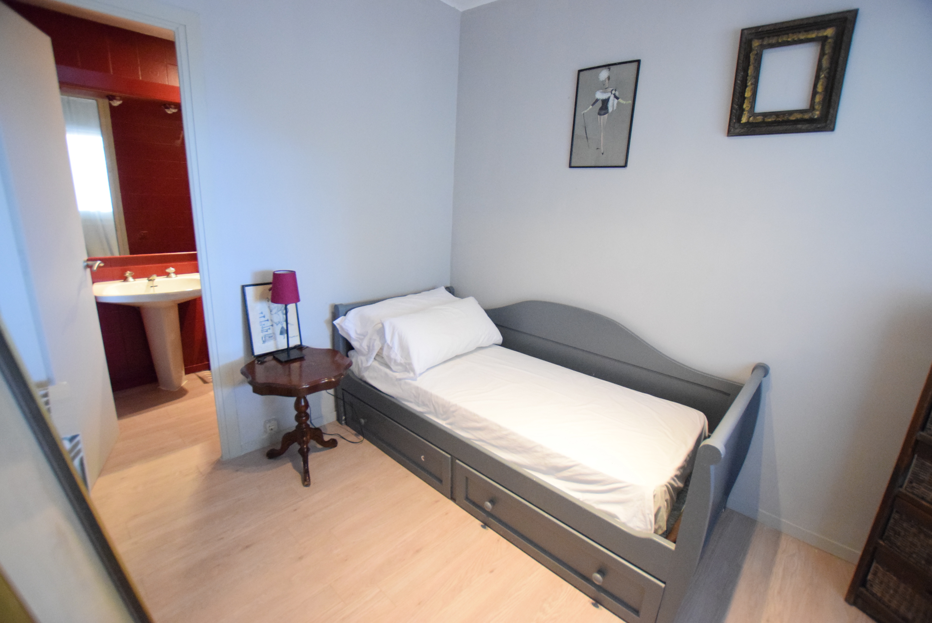 Casa con vistas al mar y al puerto.