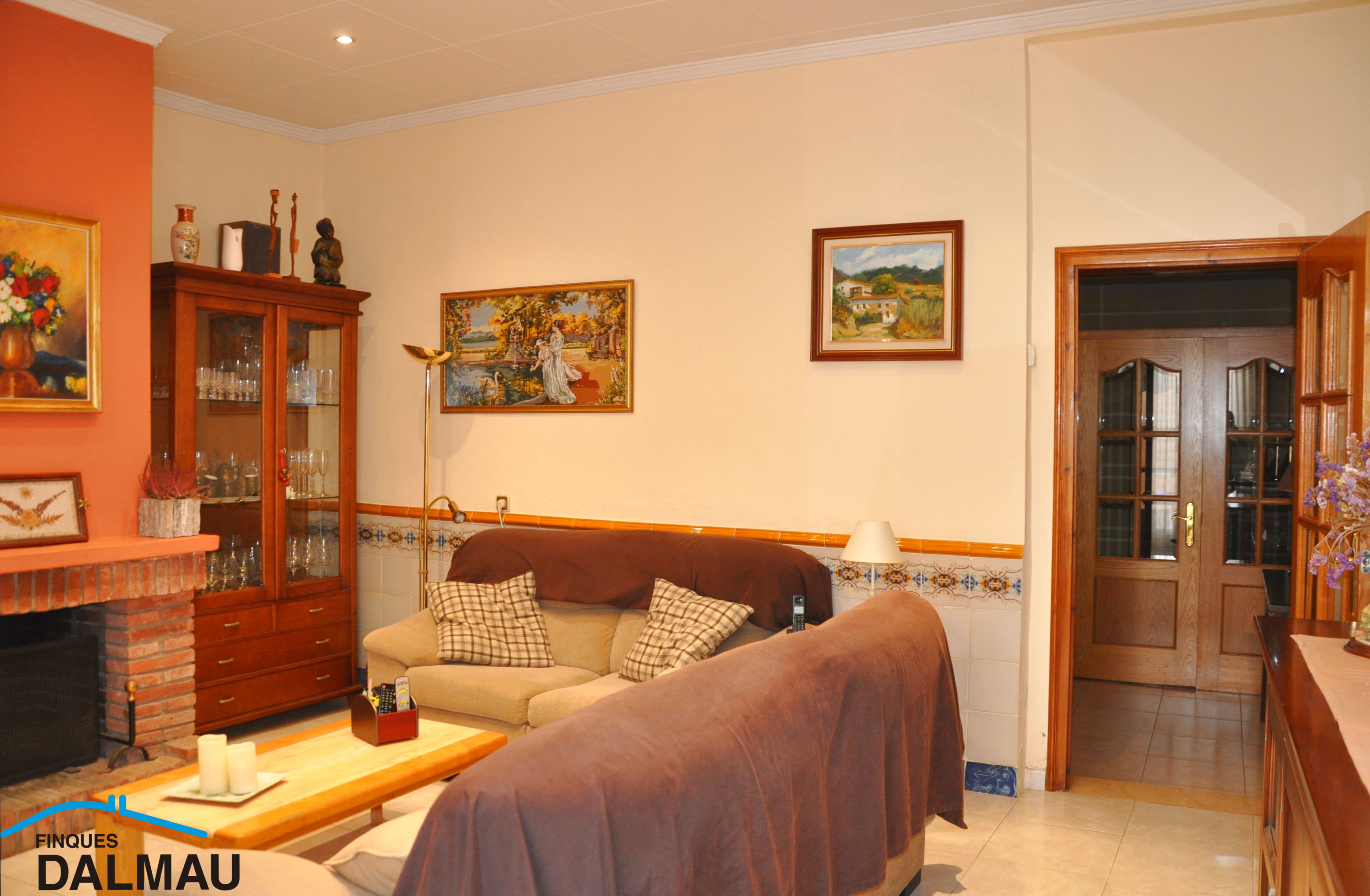 CASA DE PUEBLO REFORMADA CON PATIO Y TERRAZAS