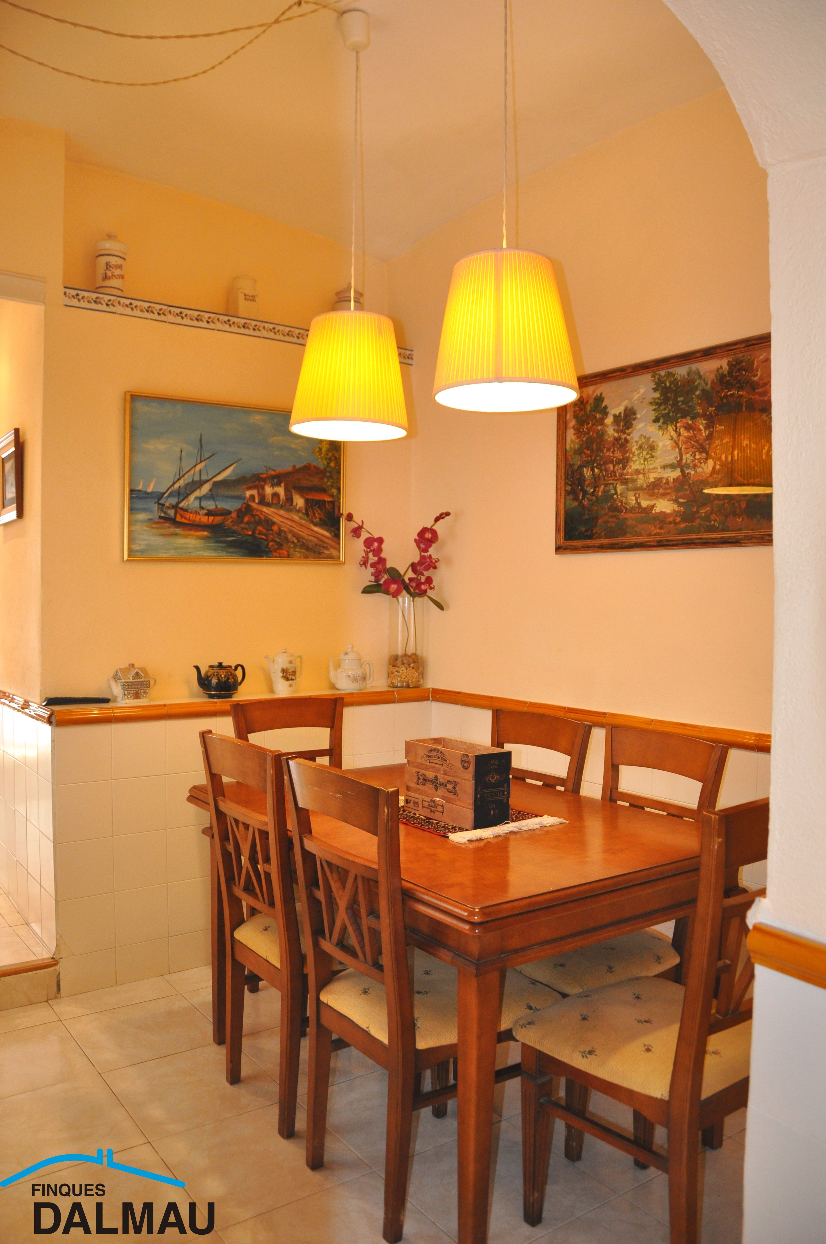 CASA DE PUEBLO REFORMADA CON PATIO Y TERRAZAS