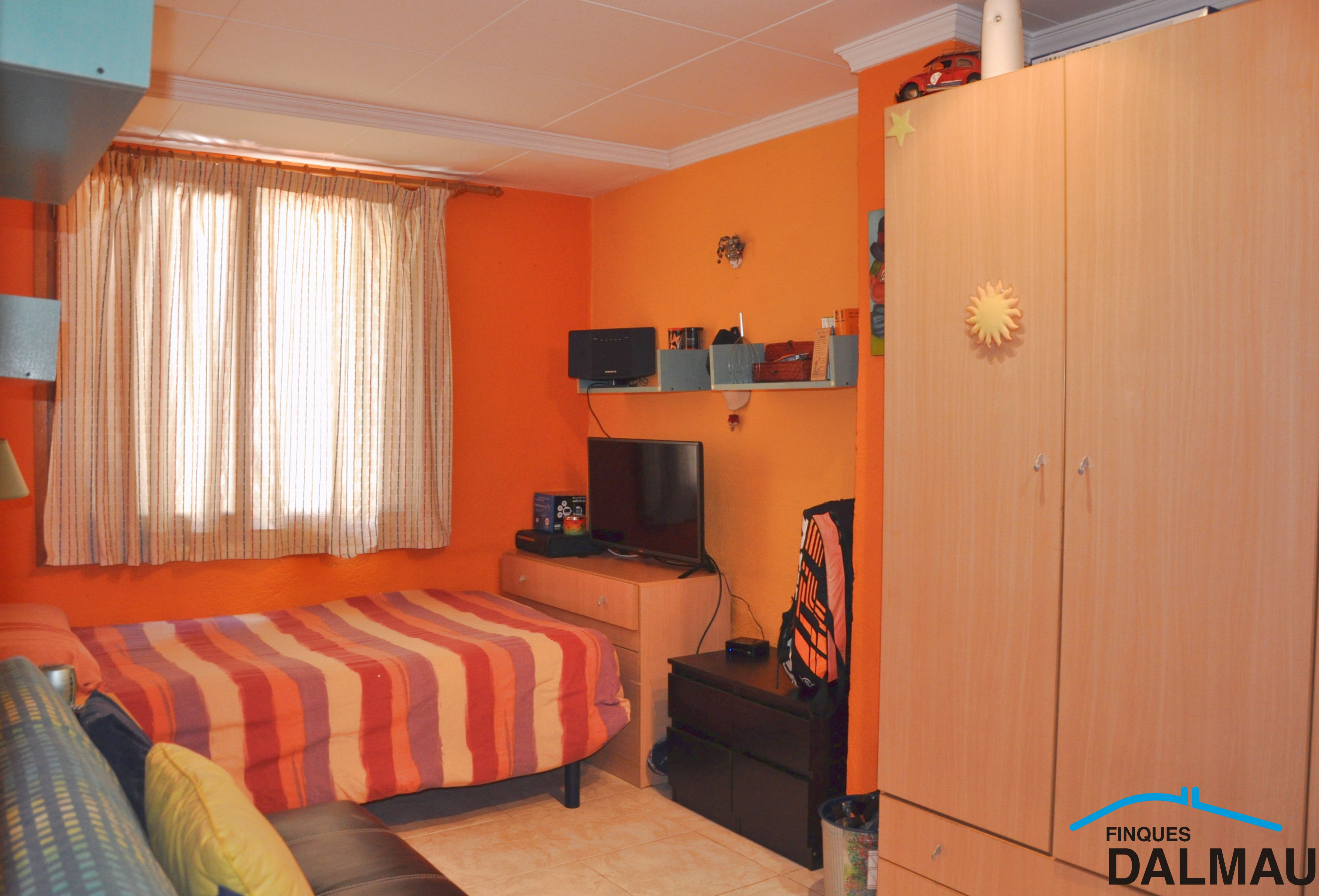 CASA DE PUEBLO REFORMADA CON PATIO Y TERRAZAS