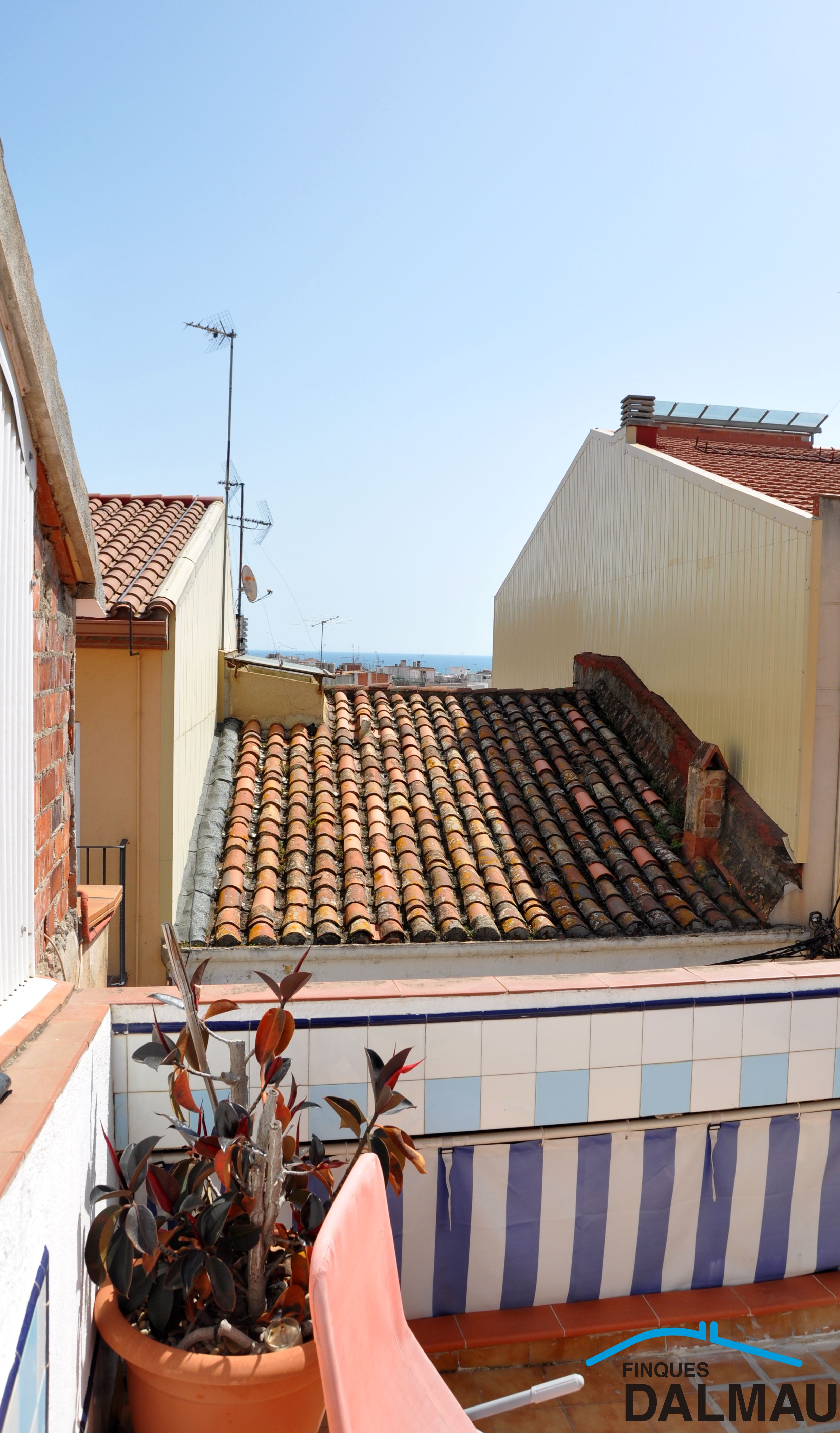 CASA DE PUEBLO REFORMADA CON PATIO Y TERRAZAS